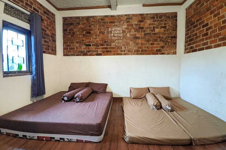 Room 5 of 13