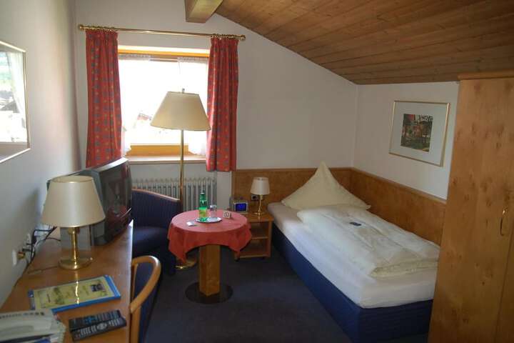 Room 12 of 48
