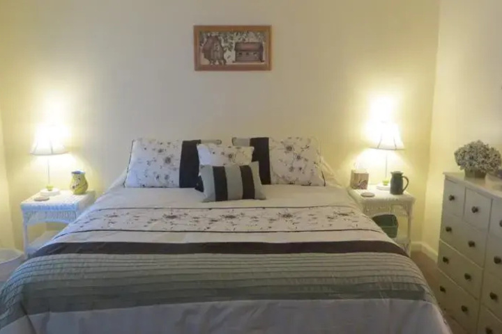 Room 2 of 10