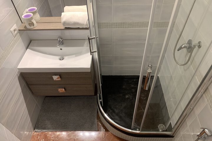 Room 25 of 27