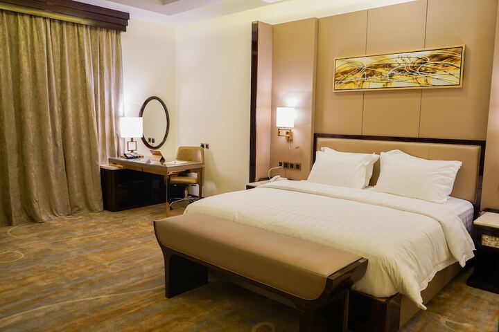 Room 12 of 83