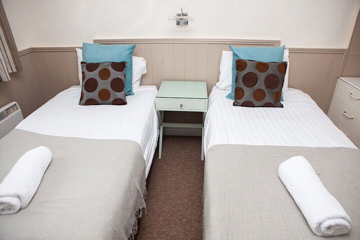 Room 4 of 37