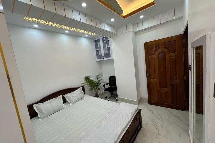 Room 5 of 20
