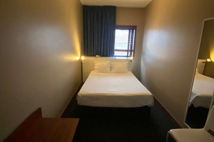 Room 13 of 40