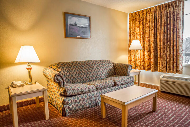 Room 11 of 28