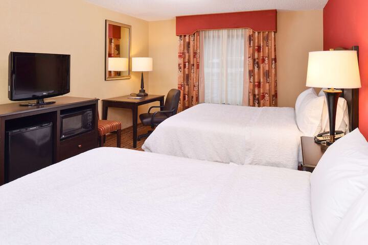 2 Queen Beds (3 of 6)