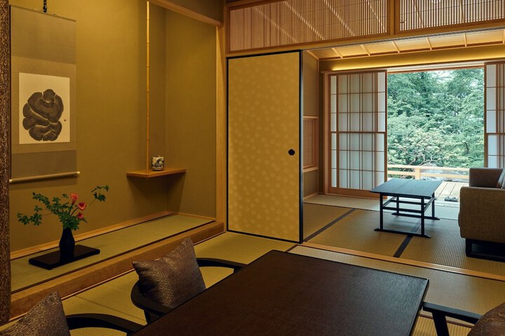 Room 32 of 67