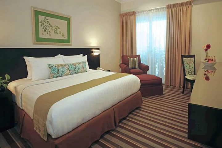 Room 4 of 37