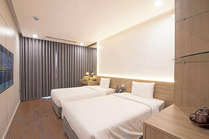 Room 11 of 28