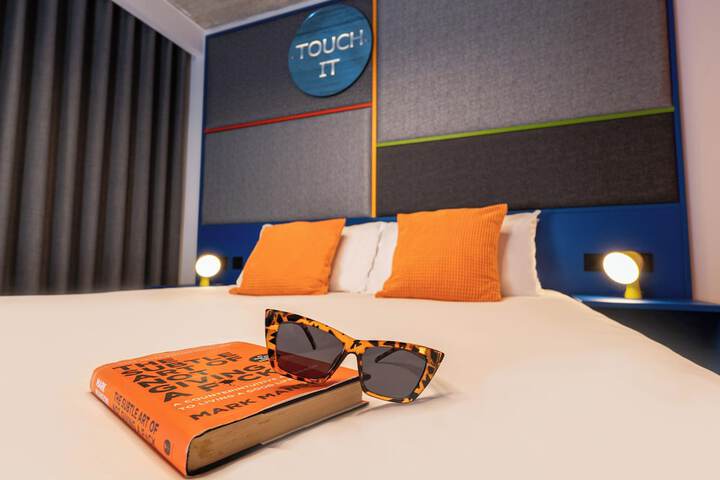 Room 38 of 62