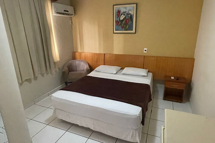 Room 10 of 13