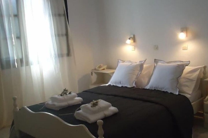 Room 4 of 16