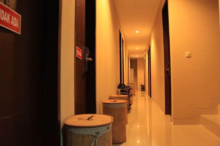 Ballroom/Hall 14 of 16
