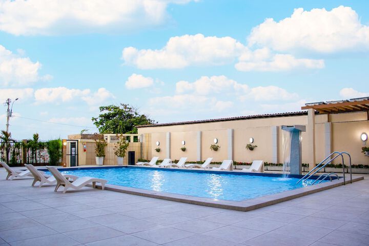 Pool Hotel