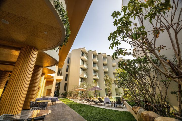 Hotel Exterior 88 of 95