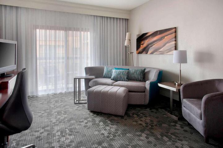 Guestroom King with Sofa Bed (9 of 12)