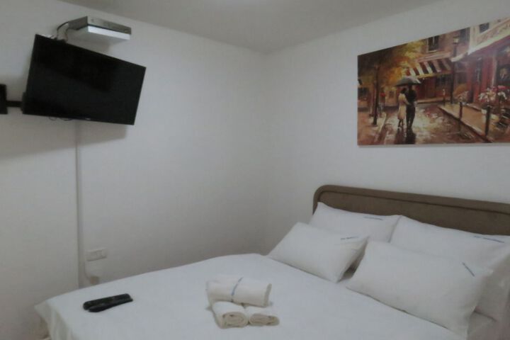Room 3 of 33