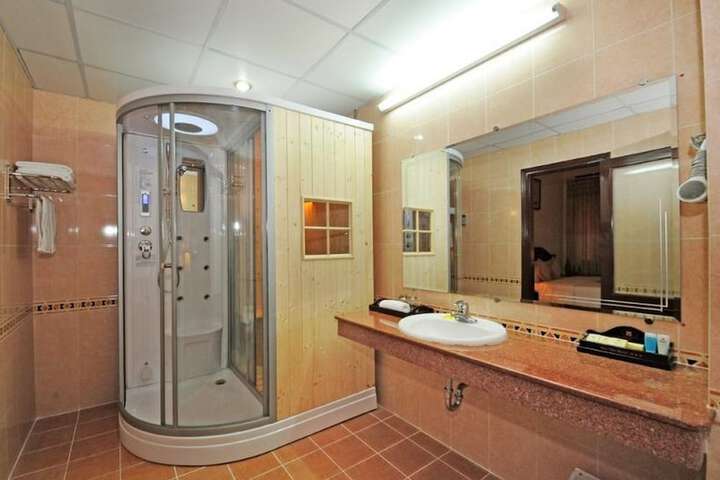 Room 6 of 31