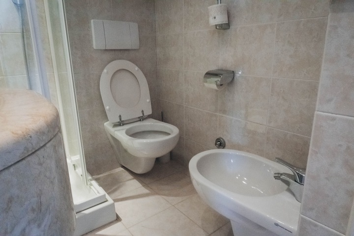 Room 35 of 68