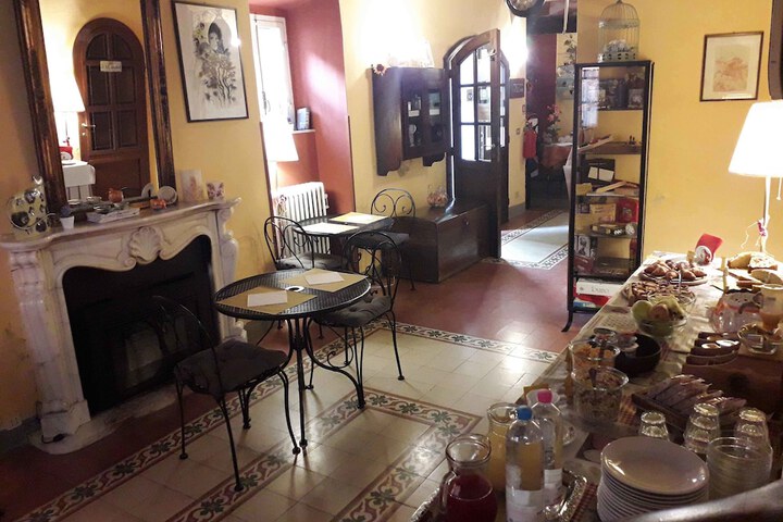 Dining 19 of 33