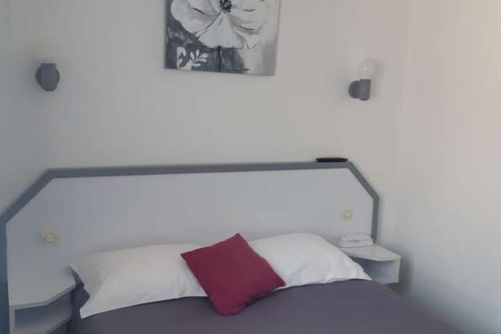 Room 11 of 31