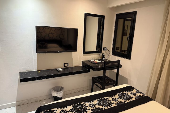 Room 14 of 36