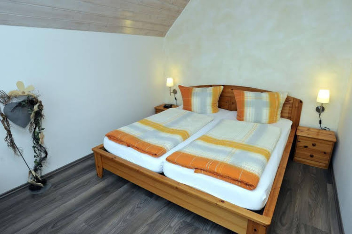 Room 4 of 11