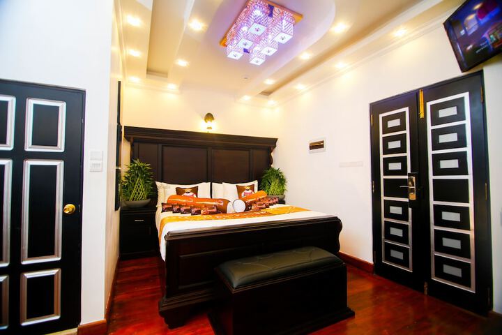 Room 33 of 230