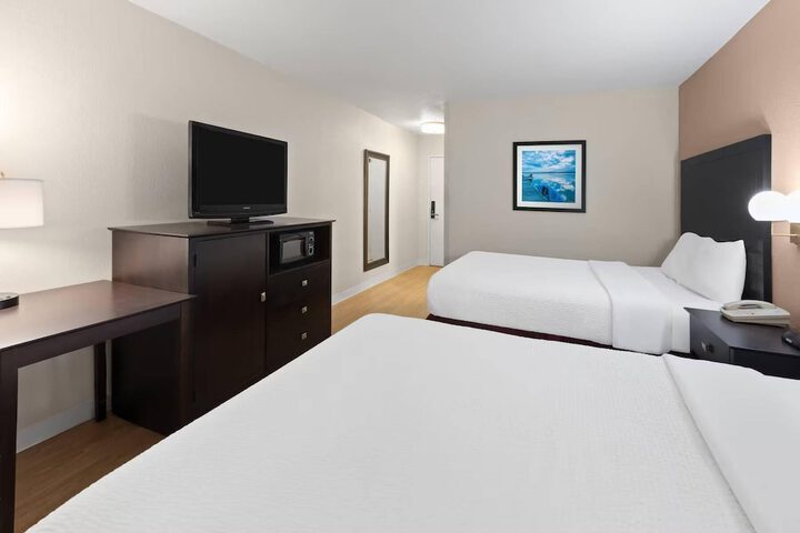 Room 12 of 28