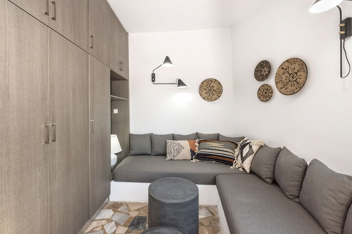 Room 83 of 150