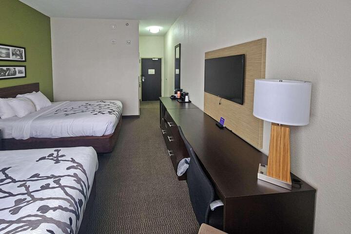 2 Queen Beds (2 of 11)