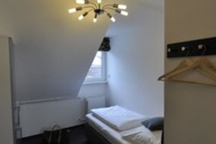 Room 12 of 21