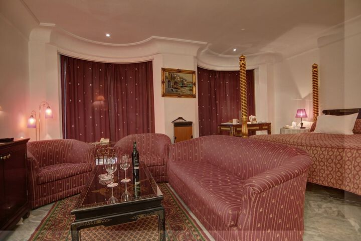 Room 9 of 49