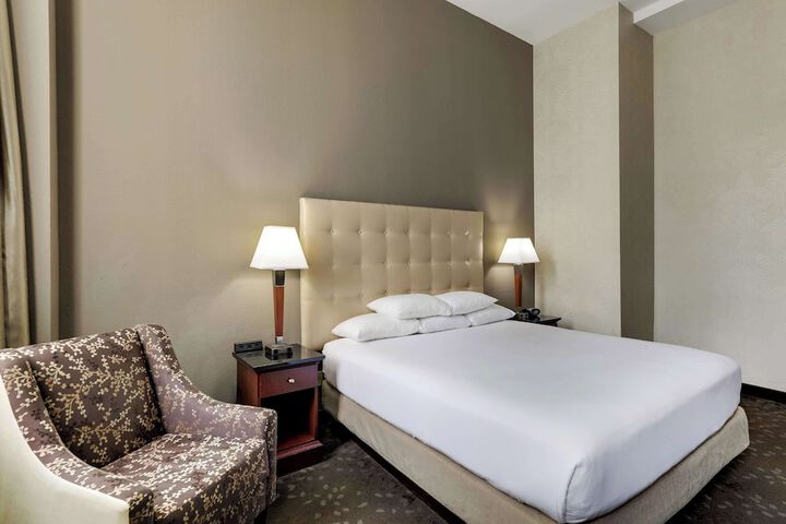 Room 10 of 60