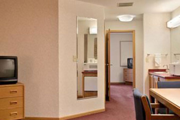 Room 27 of 38