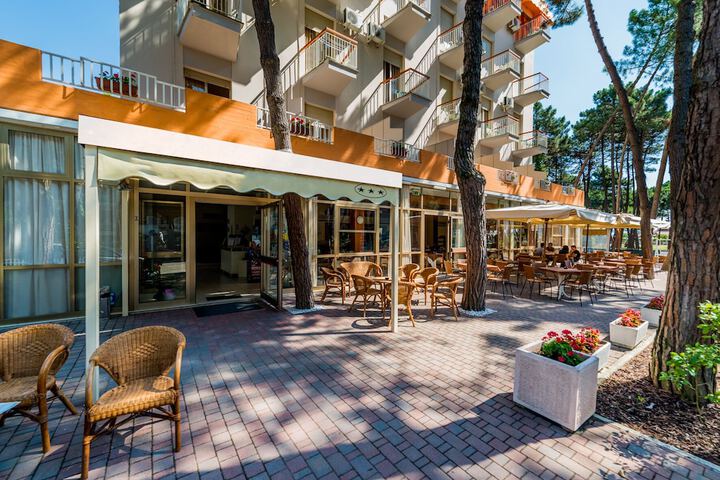 Hotel Exterior 41 of 46