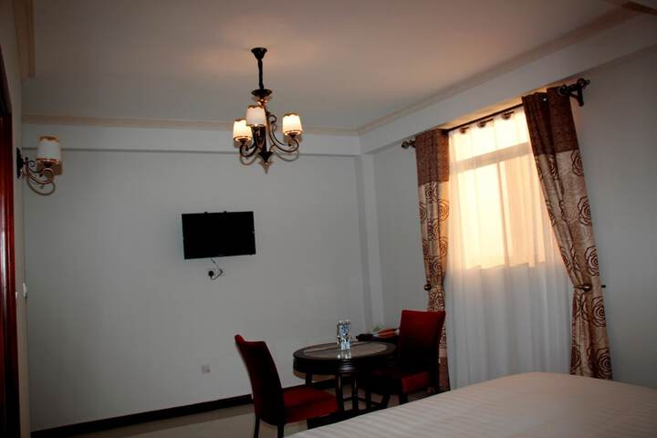 Room 4 of 117
