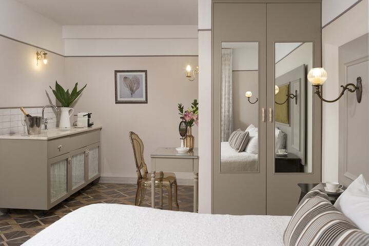 Room 8 of 38