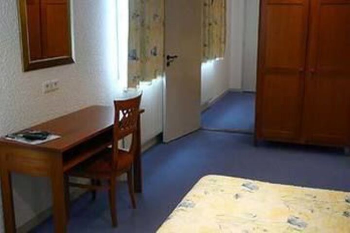 Room 19 of 33