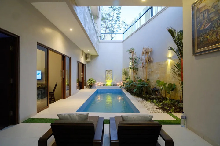 Pool 10 of 12