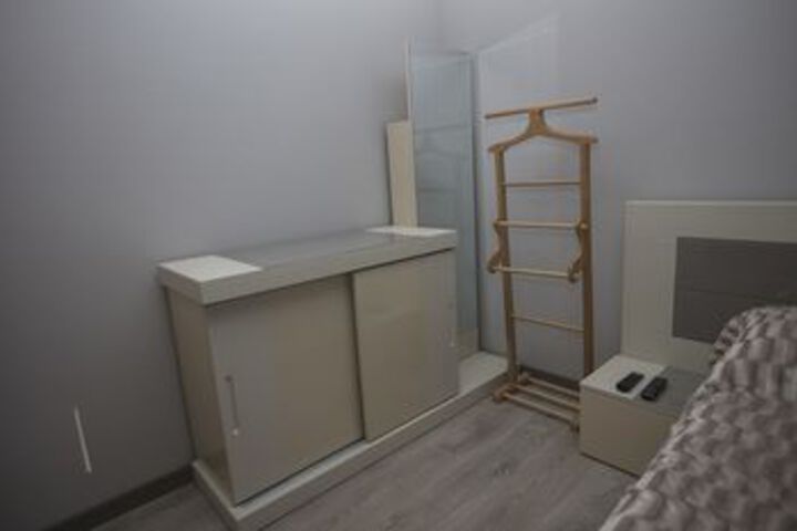 Room 32 of 43