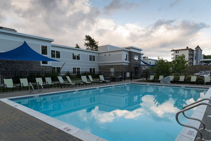 Pool 40 of 77