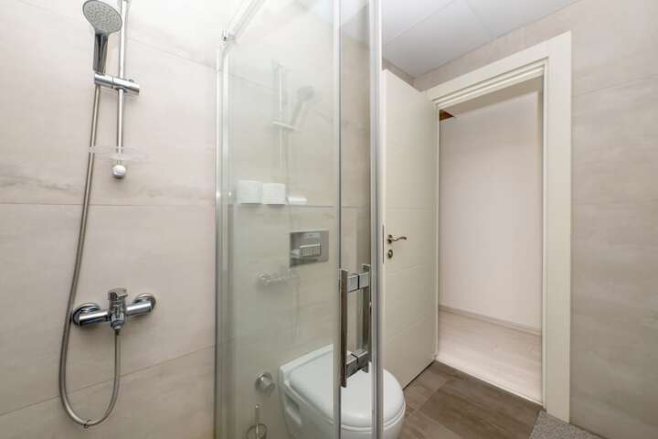 Room 75 of 271