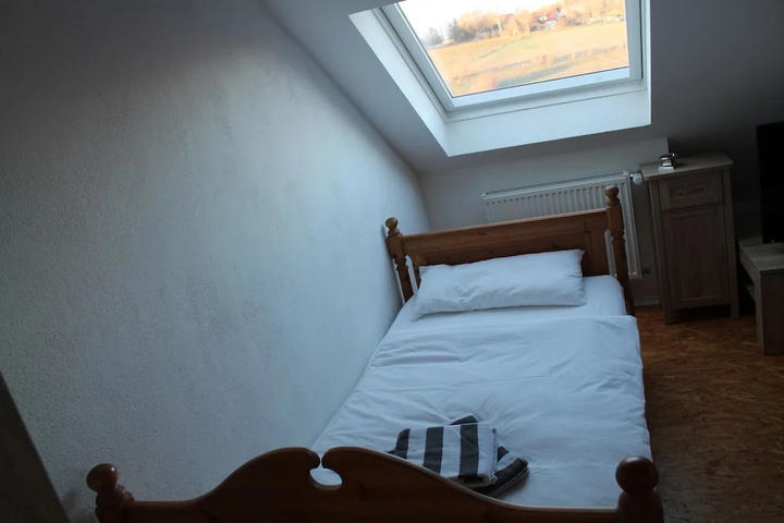 Room 2 of 11