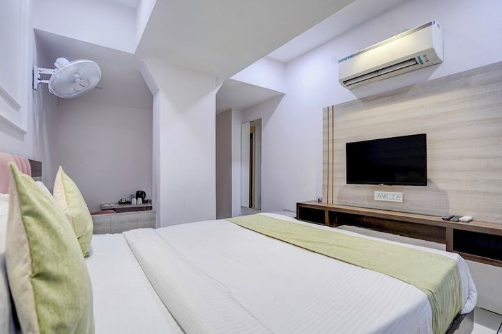 Room 12 of 32