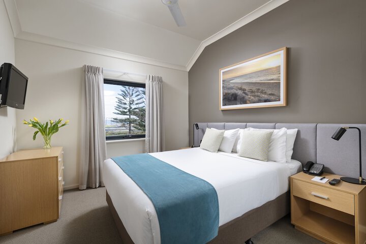 Room 8 of 28