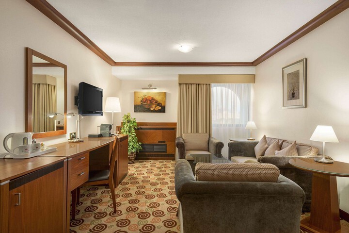 Room 10 of 41