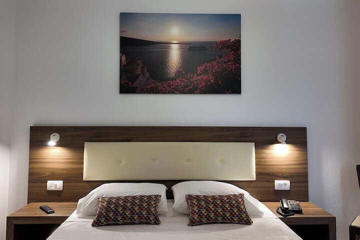 Room 10 of 33