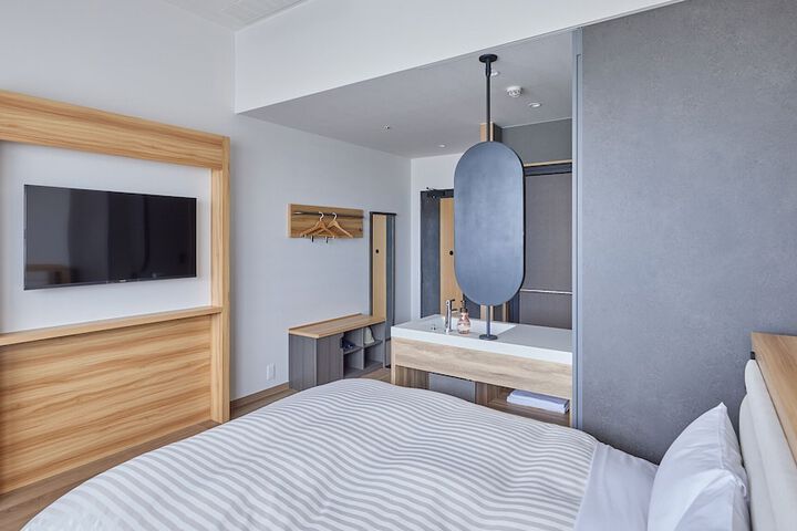 Room 22 of 49