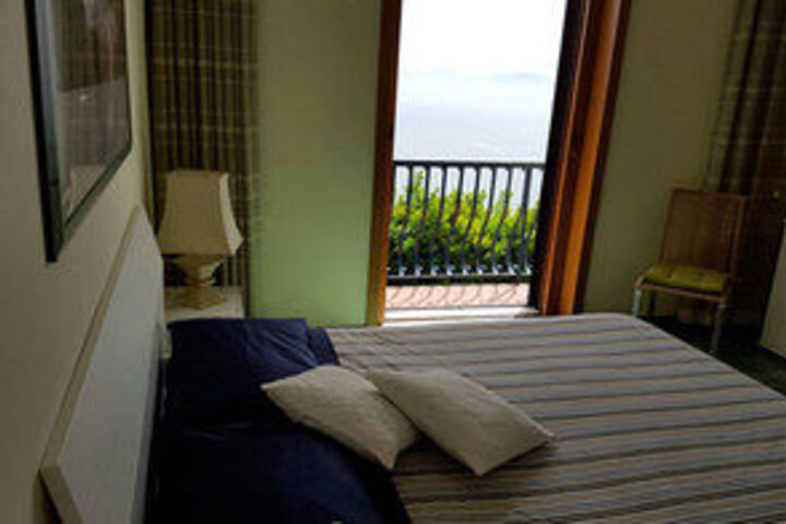 Room 6 of 20